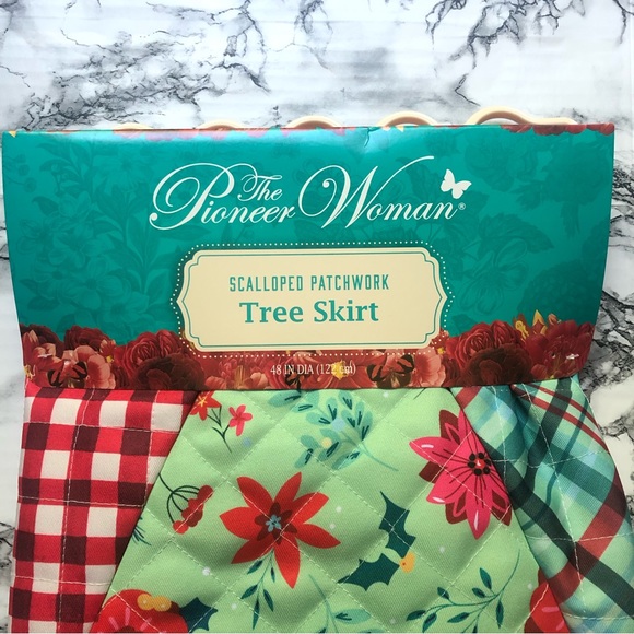 The Pioneer Woman Patchwork 48 inch Christmas tree skirt - Picture 8 of 8